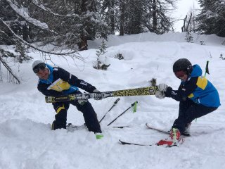 Tauziehen mit Ski